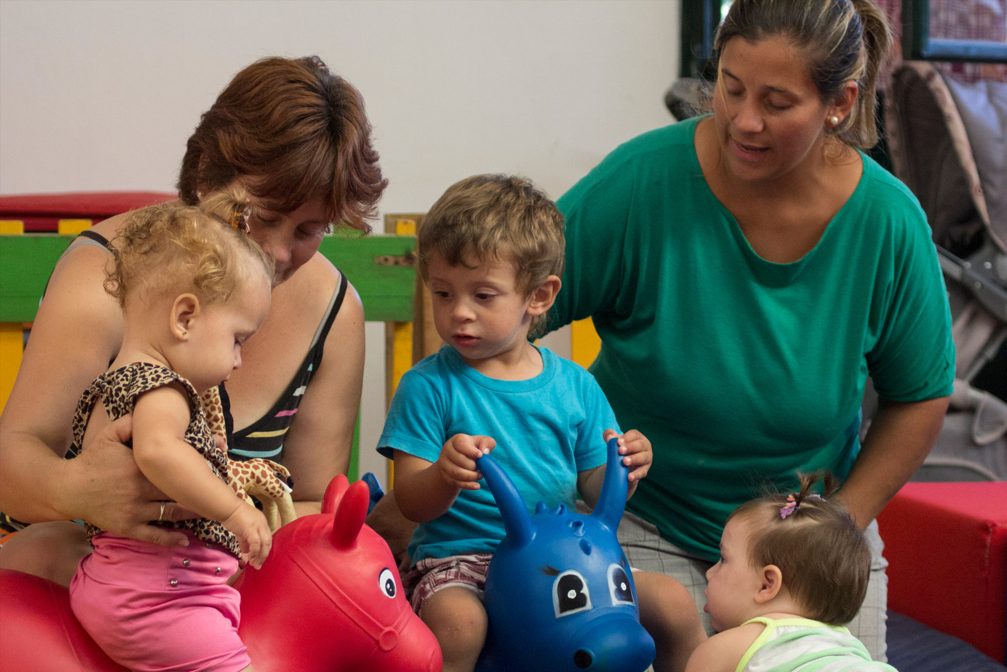 Promoting good parenting practices and strengthening family ties in early childhood centers