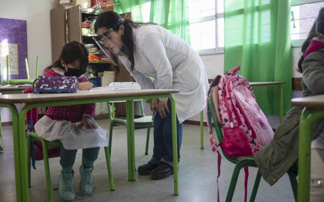 La Diaria: Premio al Docente Uruguayo 2020: reconocer a los educadores es «más importante que nunca»