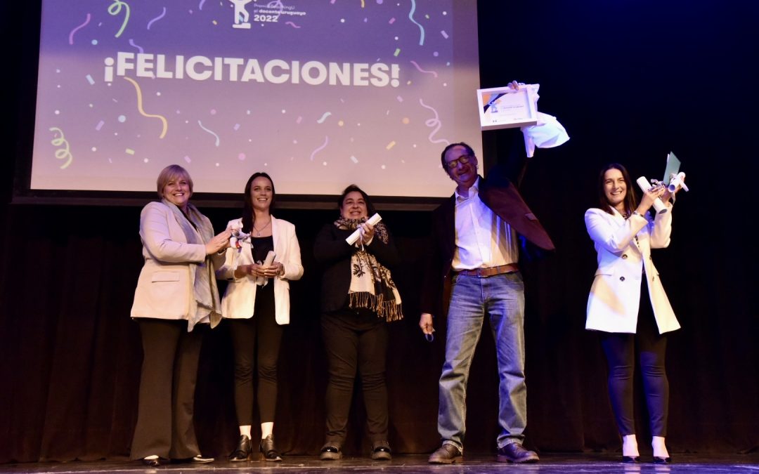 ¡Carlos Estigarribia es el ganador del  Premio ReachingU al docente uruguayo 2022!