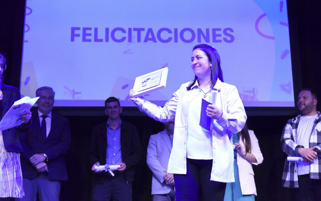 Jimena Pírez es la ganadora del Premio ReachingU al docente uruguayo 2023