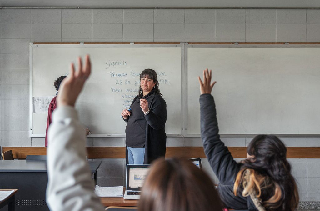 Professional Development Cycle for Teachers by Fundación ReachingU