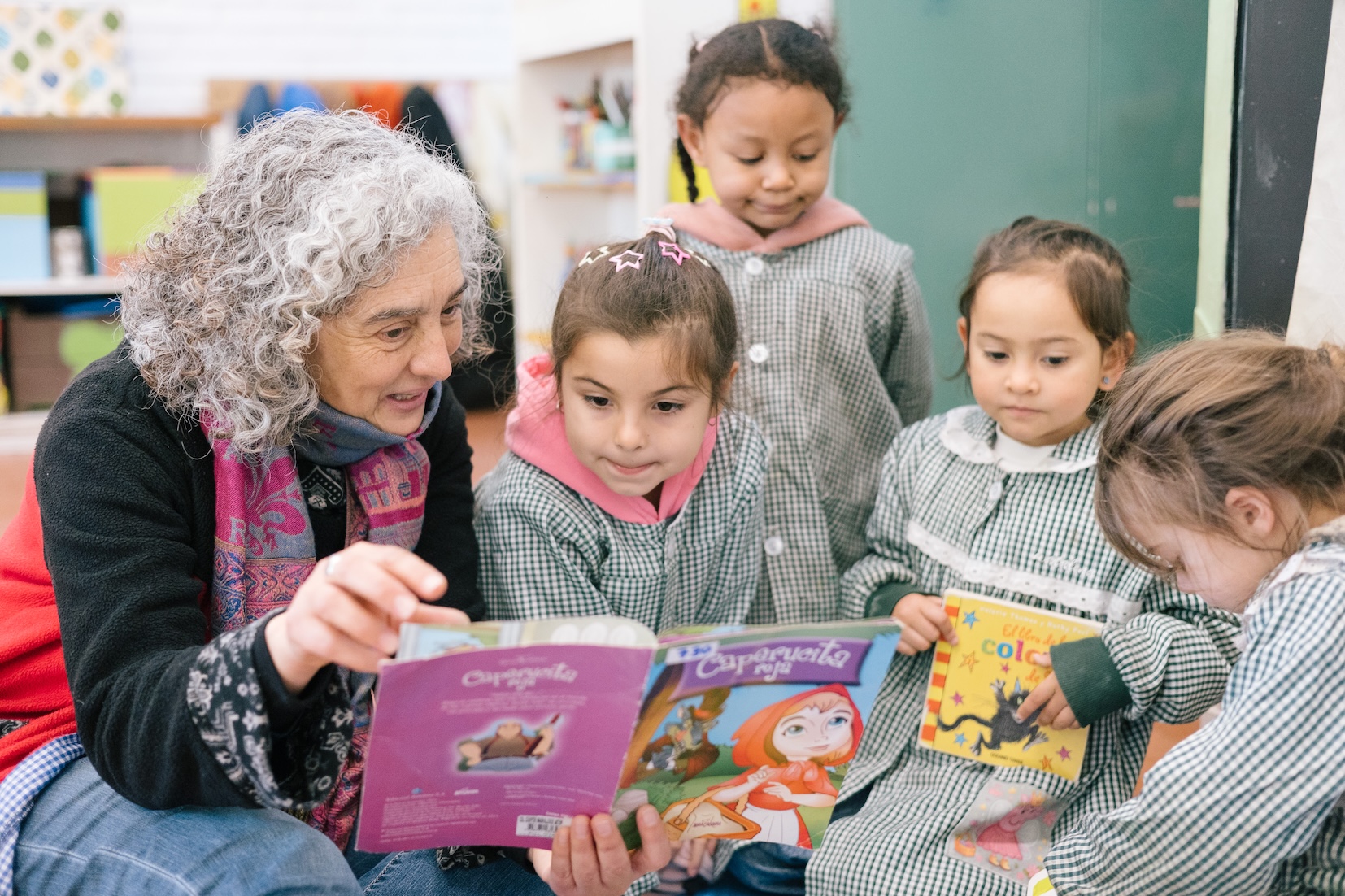 RU_JUL26_012 Niño jugando con plasticina